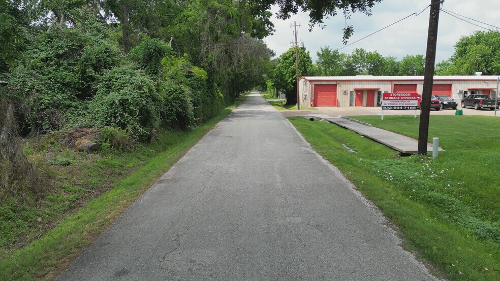 12330 Knigge Cemetery Rd, Cypress, TX à louer - Vidéo sur l’inscription commerciale - Image 2 de 25