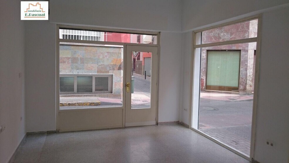 Retail in Elche, Alicante for lease - Interior Photo - Image 2 of 7