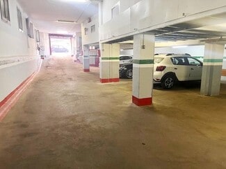 Plus de détails pour Multi-résidentiel à vendre