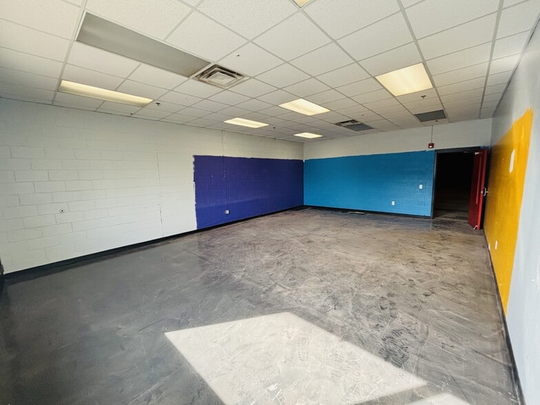 25710 Northline Rd, Taylor, MI for lease - Building Photo - Image 3 of 8