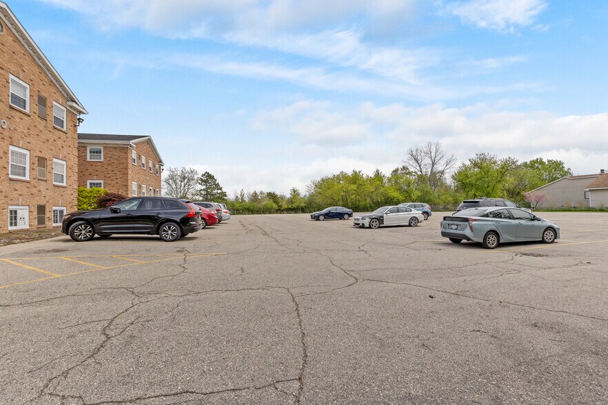 2180 44th St SE, Kentwood, MI à vendre - Photo du bâtiment - Image 3 de 10