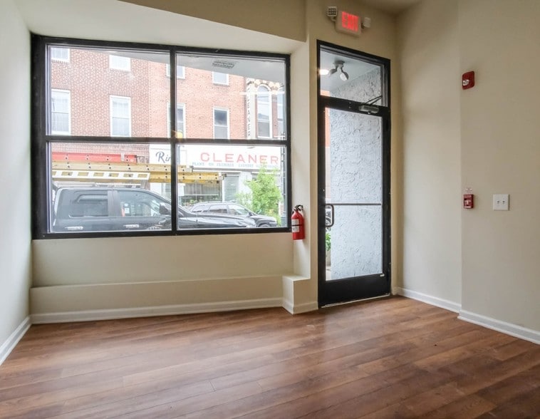 2206 South St, Philadelphia, PA for lease - Interior Photo - Image 3 of 8