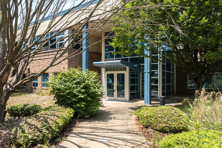 3190 Tremont Ave, Feasterville Trevose, PA for sale - Building Photo - Image 3 of 20