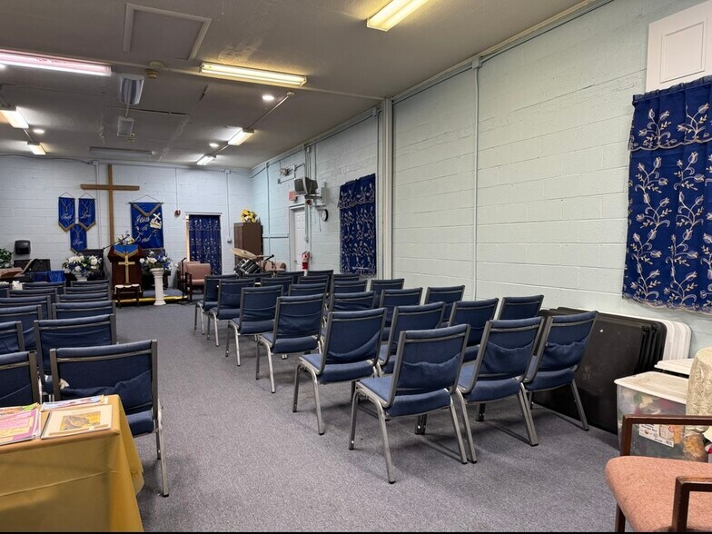 5609 Old Branch Ave, Camp Springs, MD à louer - Photo principale - Image 1 de 8