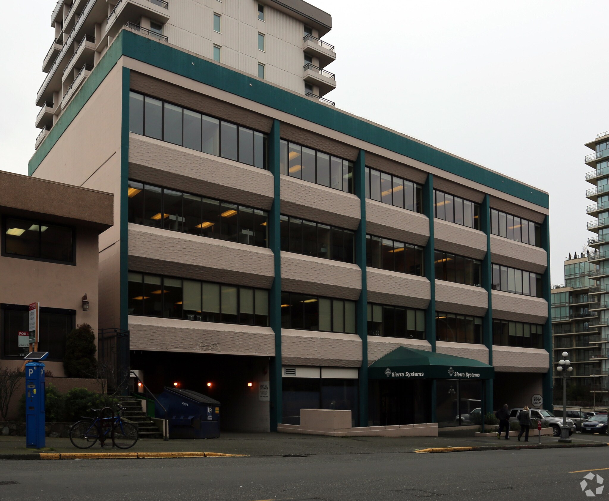 737 Courtney St, Victoria, BC à louer Photo du bâtiment- Image 1 de 7