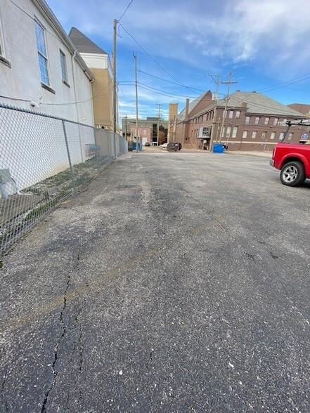 1010 6th Ave, Huntington, WV for lease - Building Photo - Image 3 of 20