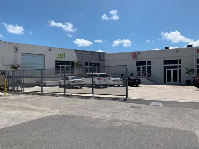 Plus de détails pour 370 NE 75th St, Miami, FL - Commerce de détail à louer