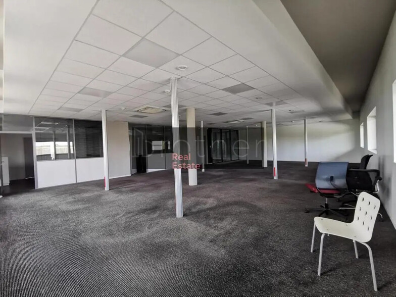 Office in Mérignac for lease - Interior Photo - Image 3 of 9