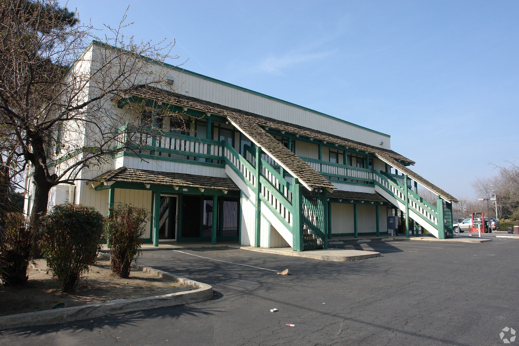 2407 W Whitendale Ave, Visalia, CA for lease Building Photo- Image 1 of 3