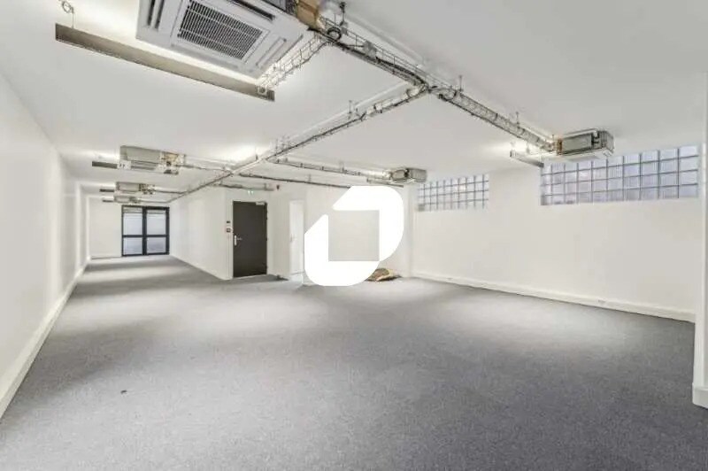 Office in Neuilly-sur-Seine for lease - Building Photo - Image 3 of 10