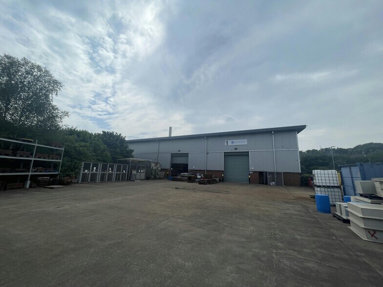 Blowers Green Rd, Dudley à louer - Photo du bâtiment - Image 2 de 4