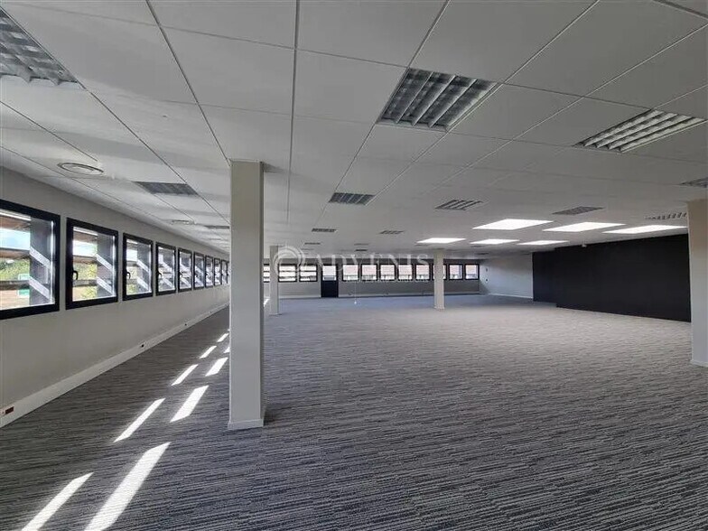 Office in Loos for lease - Interior Photo - Image 3 of 6