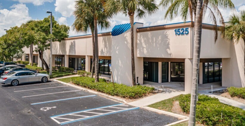 1525 NW 3rd St, Deerfield Beach, FL à louer Photo principale- Image 1 de 15