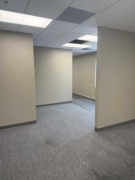 3320 Terminal Dr, Eagan, MN for lease - Building Photo - Image 3 of 7