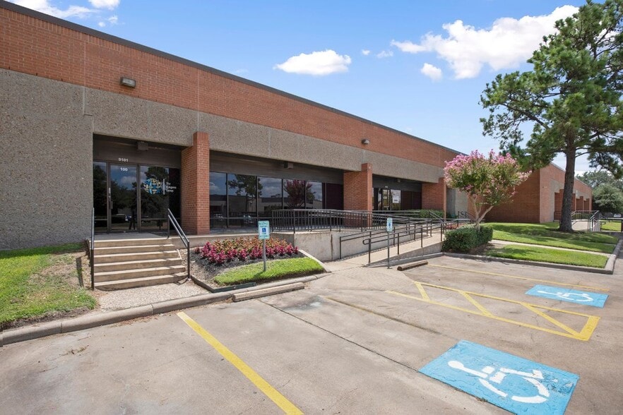 9101 Jameel Rd, Houston, TX for lease - Building Photo - Image 2 of 11