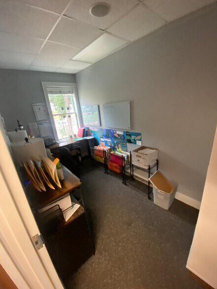 200 N Harbor Pl, Davidson, NC à louer - Photo du bâtiment - Image 3 de 8