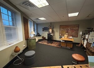 874 Green Bay Rd, Winnetka, IL for lease Interior Photo- Image 1 of 5