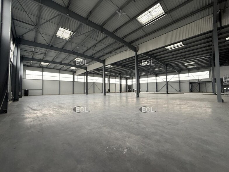 Flex in Torcy for lease - Building Photo - Image 1 of 4