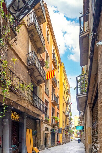 Multifamily in Barcelona, Barcelona for sale - Primary Photo - Image 1 of 1
