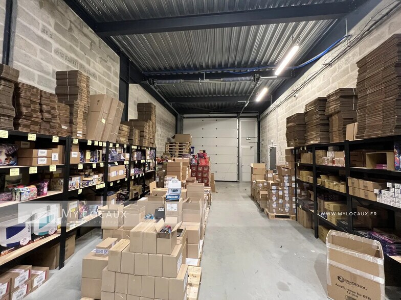 Flex in Frépillon for lease - Interior Photo - Image 3 of 6