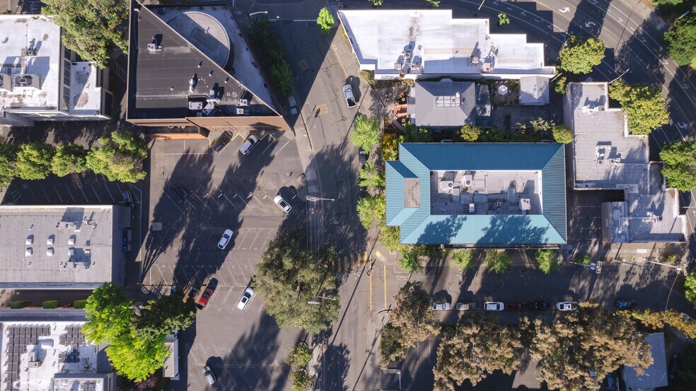 815 5th St, Santa Rosa, CA à louer - Photo du bâtiment - Image 2 de 2