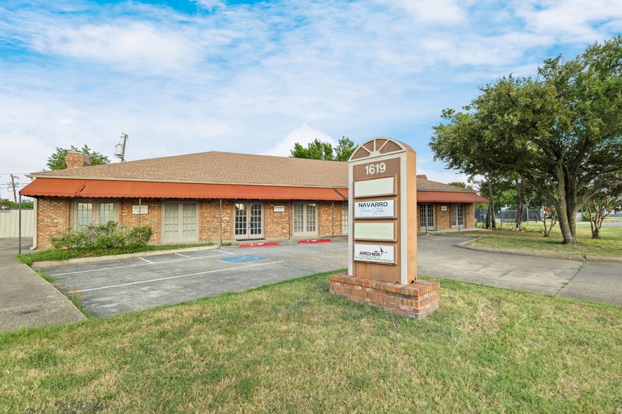 1619 W Irving Blvd, Irving, TX à louer - Photo principale - Image 1 de 16