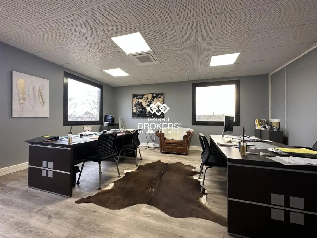 Office in Gennevilliers for lease Interior Photo- Image 1 of 10