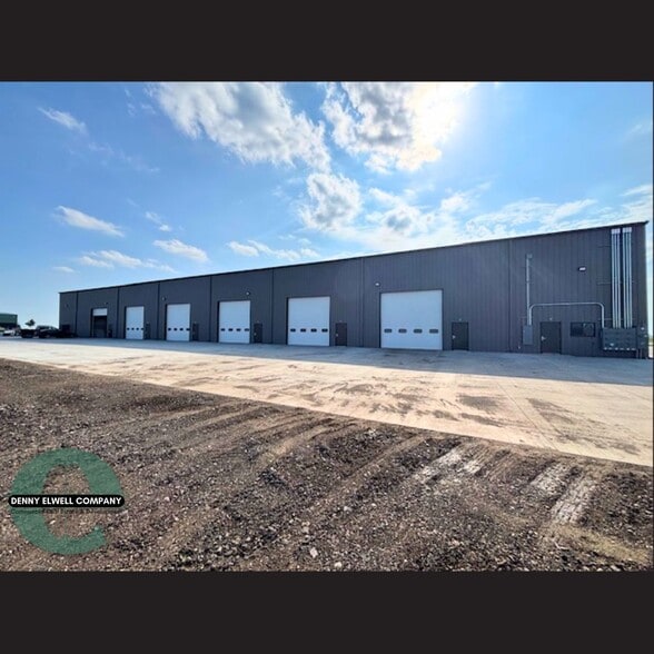 1407 NW Laurel St, Elkhart, IA à vendre - Photo du bâtiment - Image 2 de 10