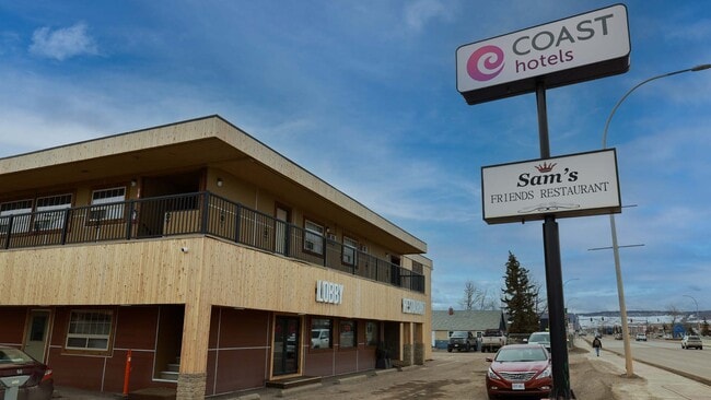 Plus de détails pour 10600 8 St, Dawson Creek, BC - Services hôteliers à vendre