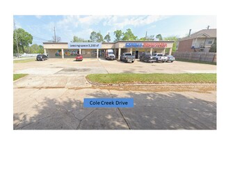 Plus de détails pour 7138-7142 Cole Creek Dr, Houston, TX - Bureau/Commerce de détail à louer
