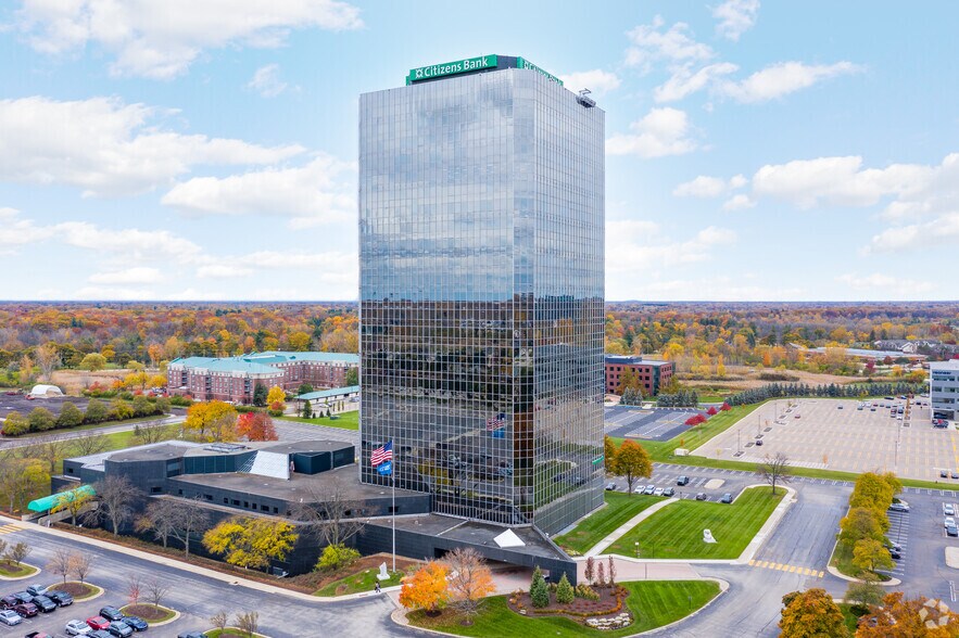 27777 Franklin Rd, Southfield, MI à louer - Photo du bâtiment - Image 2 de 13