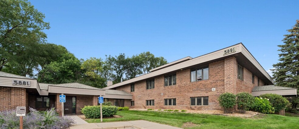 5881 Cedar Lake Rd S, Saint Louis Park, MN à louer - Photo du bâtiment - Image 1 de 13