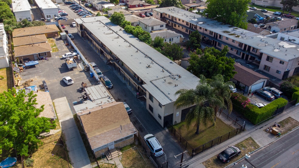 634 W 92nd St, Los Angeles, CA for sale - Building Photo - Image 2 of 8
