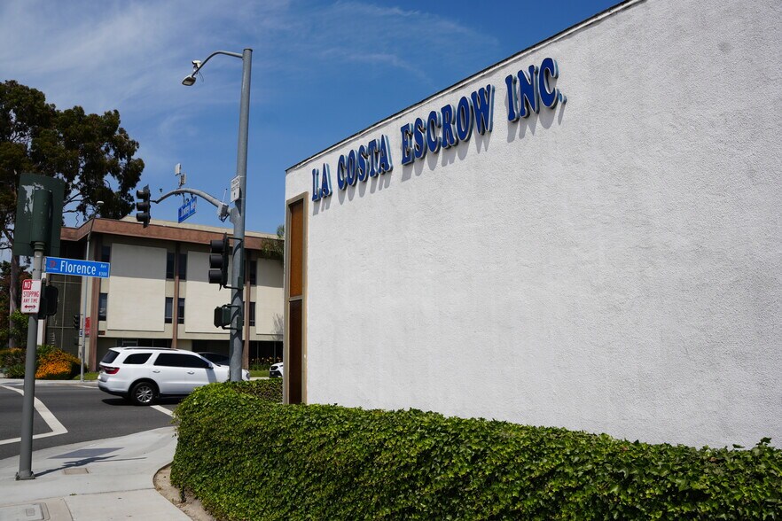 8300 Florence Ave, Downey, CA à vendre - Photo du bâtiment - Image 2 de 23