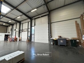 Flex in Saint-Priest for lease Interior Photo- Image 2 of 5