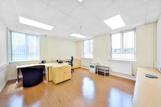 Earls Rd, Grangemouth for lease Interior Photo- Image 1 of 3