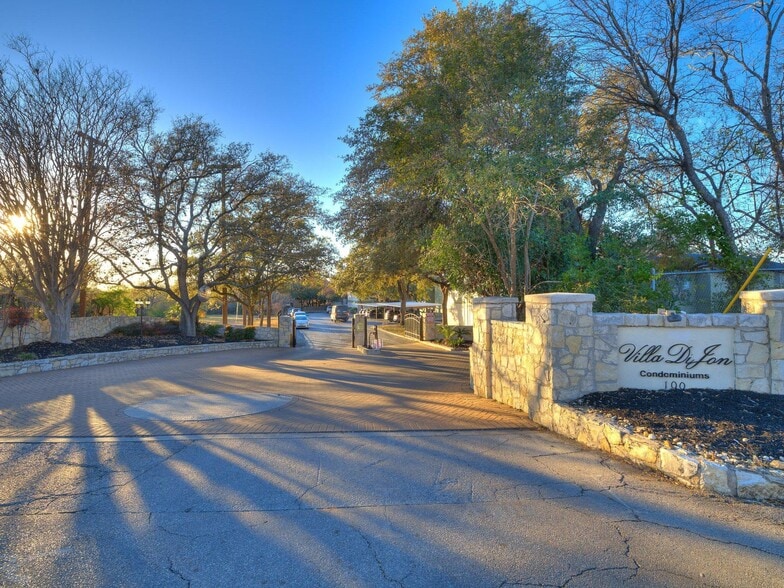 100 Lorenz Rd, San Antonio, TX à vendre - Photo du bâtiment - Image 1 de 15