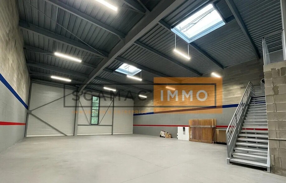 Office in Croissy-Beaubourg for lease - Building Photo - Image 1 of 10