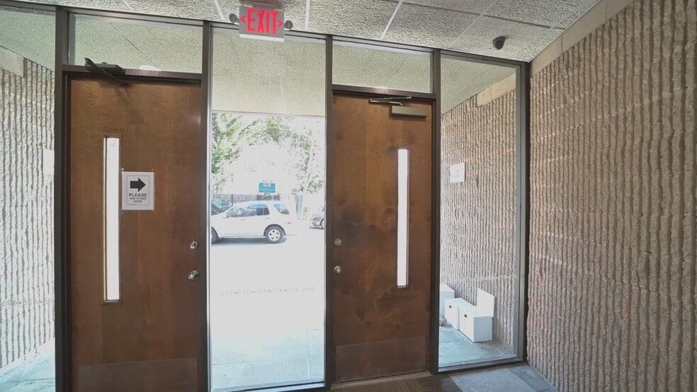 475 Main St, Farmingdale, NY for lease - Commercial Listing Video - Image 2 of 7