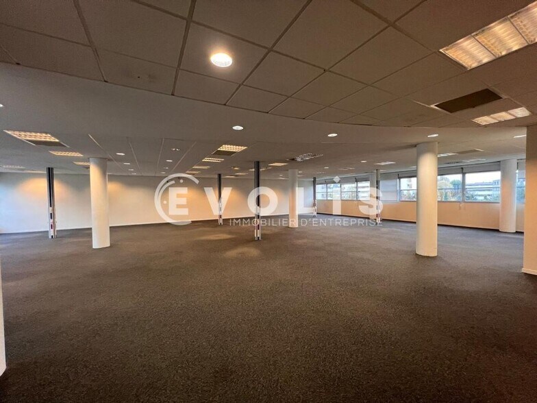 Office in Bordeaux for lease - Interior Photo - Image 2 of 4