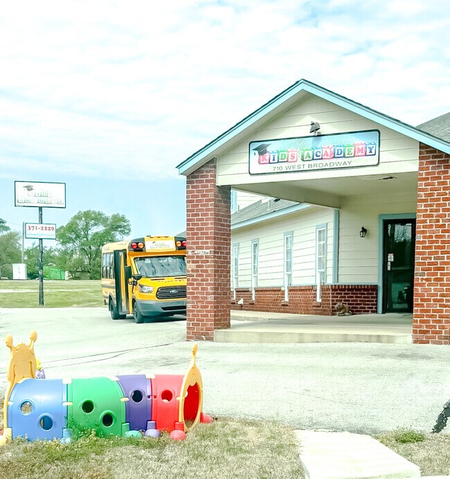 Plus de détails pour 710 W Broadway St, Collinsville, OK - Commerce de détail à vendre