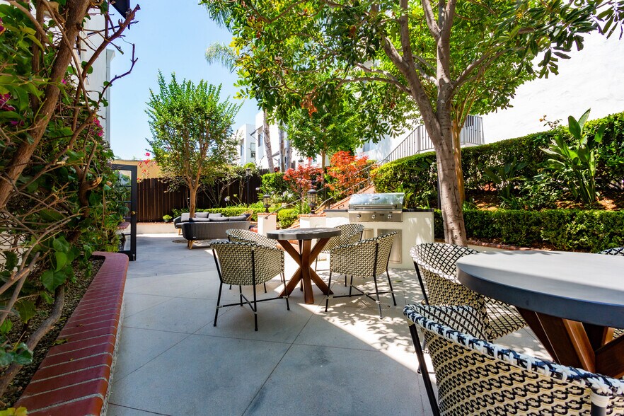 1037 Hyperion Ave, Los Angeles, CA à vendre - Photo du bâtiment - Image 3 de 6