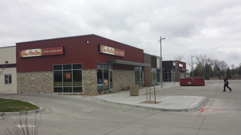 801 S 42nd St, Grand Forks, ND à louer - Photo du bâtiment - Image 2 de 8