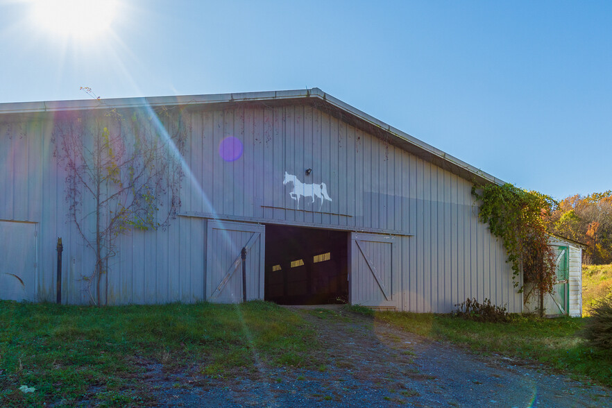 210 Oriole Mills Rd, Rhinebeck, NY for sale - Building Photo - Image 1 of 1