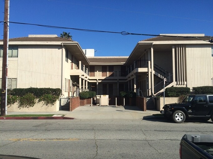 7740 W Manchester Ave, Playa del Rey, CA à louer - Photo du bâtiment - Image 1 de 3