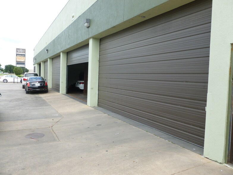 1455 W Trinity Mills, Carrollton, TX à louer - Photo du bâtiment - Image 2 de 8