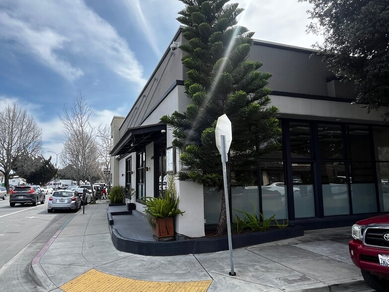765 Cedar St, Santa Cruz, CA à vendre - Photo du bâtiment - Image 2 de 11