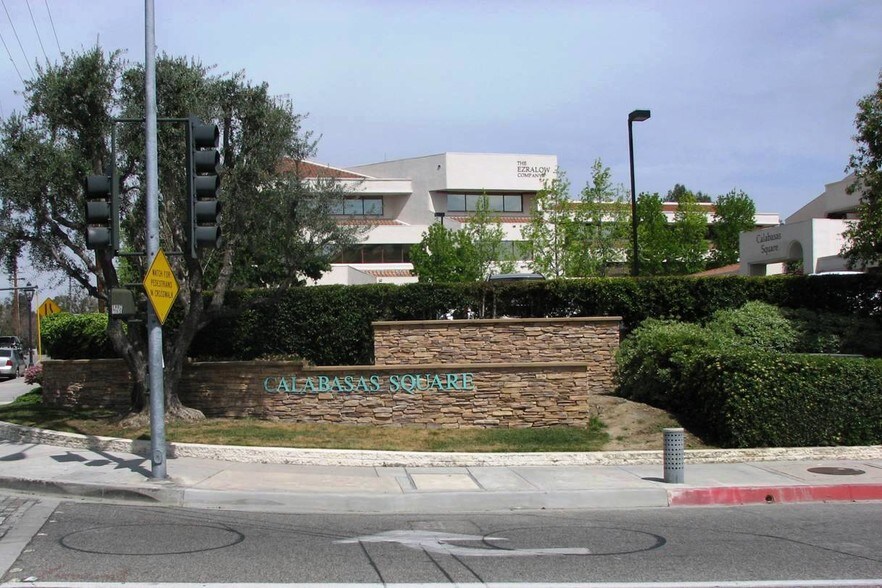 23632 Calabasas Rd, Calabasas, CA à louer - Photo du bâtiment - Image 3 de 8