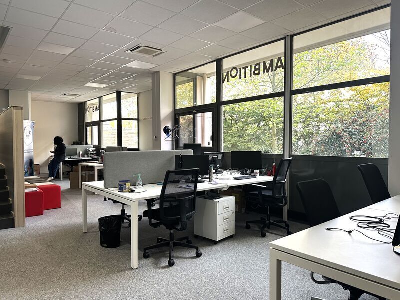 Office in Villeurbanne for lease Interior Photo- Image 1 of 8