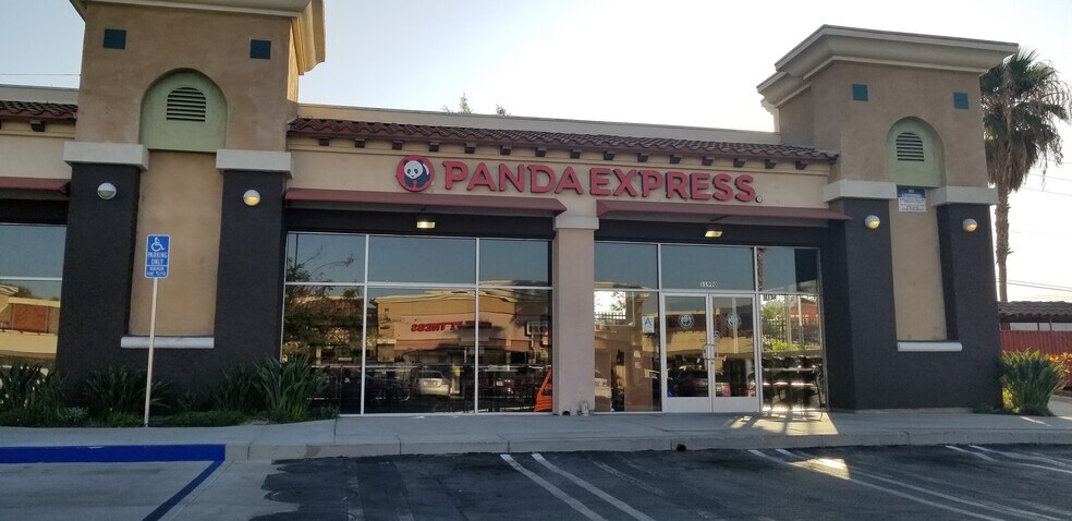 11912-11974 Foothill Blvd, Lake View Terrace, CA à louer - Photo du bâtiment - Image 3 de 4